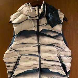 Lululemon Men’s Down Puffer Vest Size M EUC